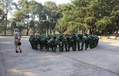 “鑄造優(yōu)秀團隊，共創(chuàng)華禹輝煌”----華禹護欄幸福村戶外拓展訓練營活動